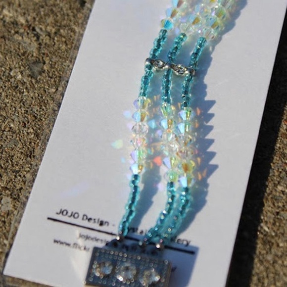 Hand beaded blue and white Swarovski crystal bracelet - Picture 5 of 5